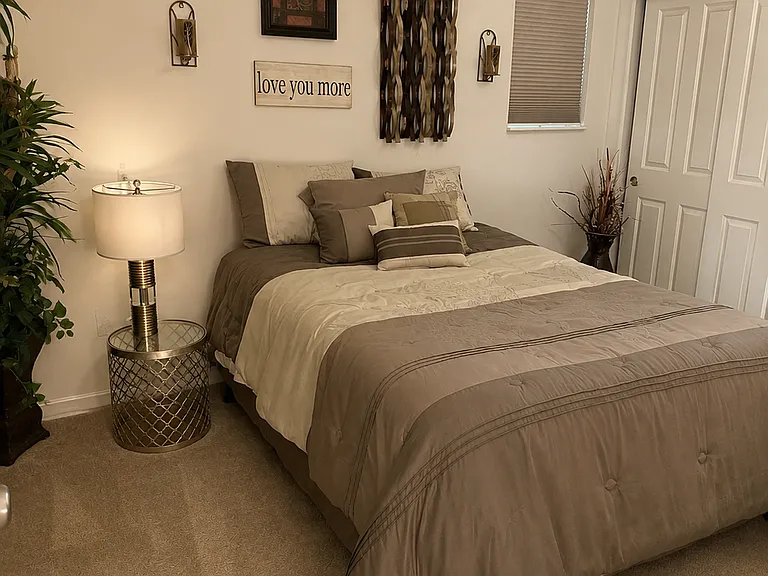 1076 S Fowler Ln — Photo 8