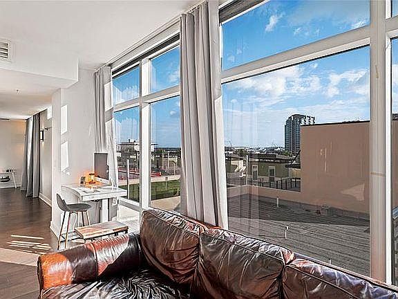 4th image of 1120 E Kennedy Blvd Unit 923
