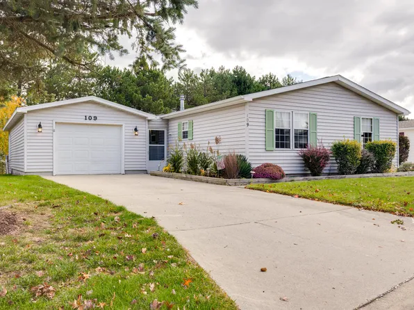109 Cadgewith Blvd E, Lansing, MI 48906