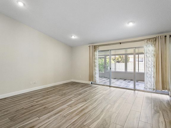 4th image of 507 Padua Cir NE