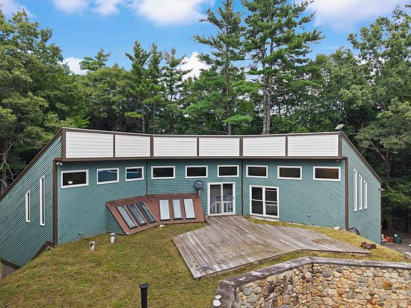 4th image of 101 Black Brook Road