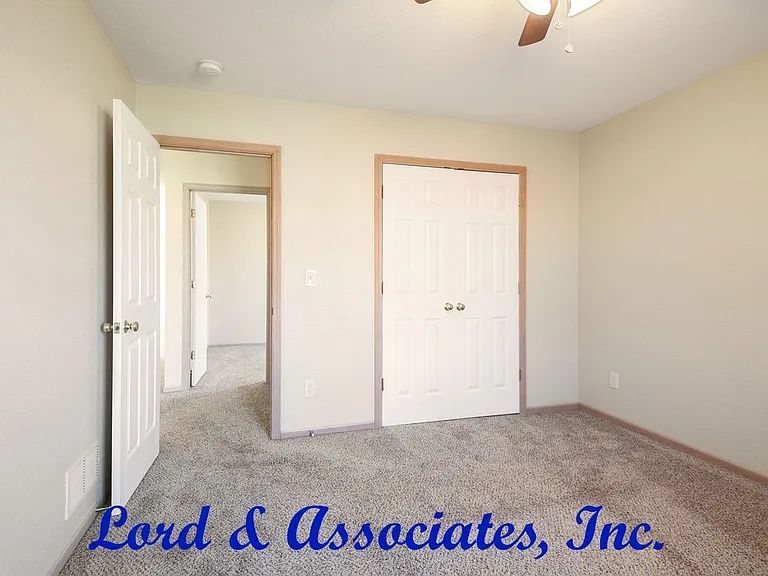 318 Lois Ln — Photo 8