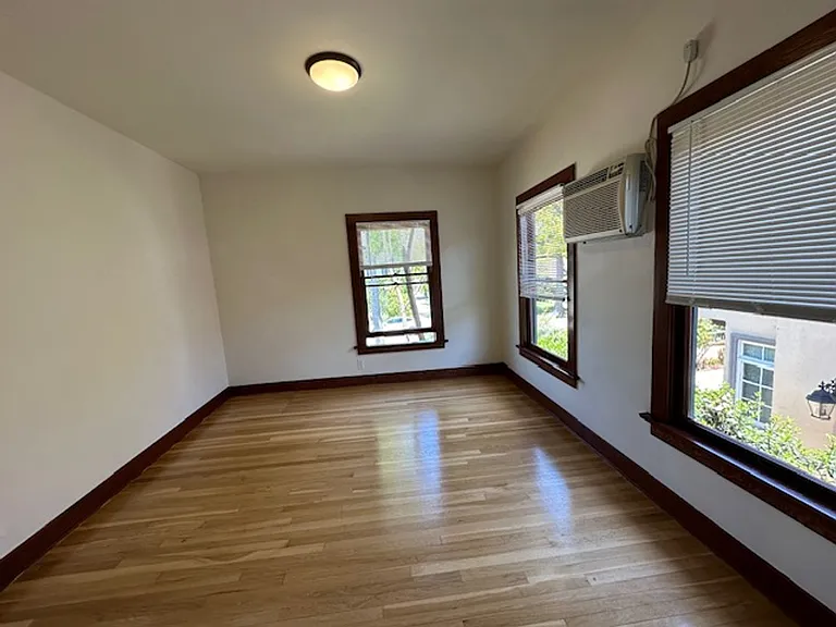 1409 Lyndon St — Photo 11