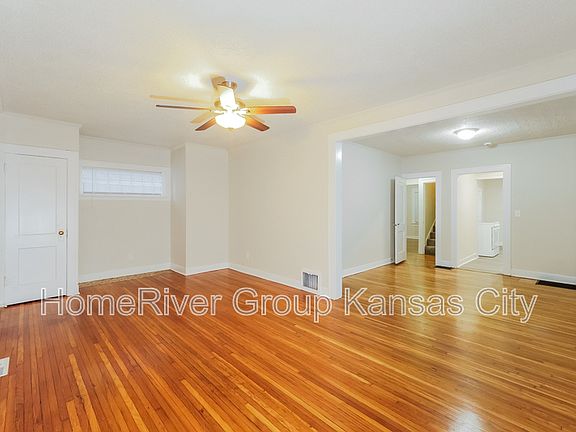 3rd image of 2125 E 70th St