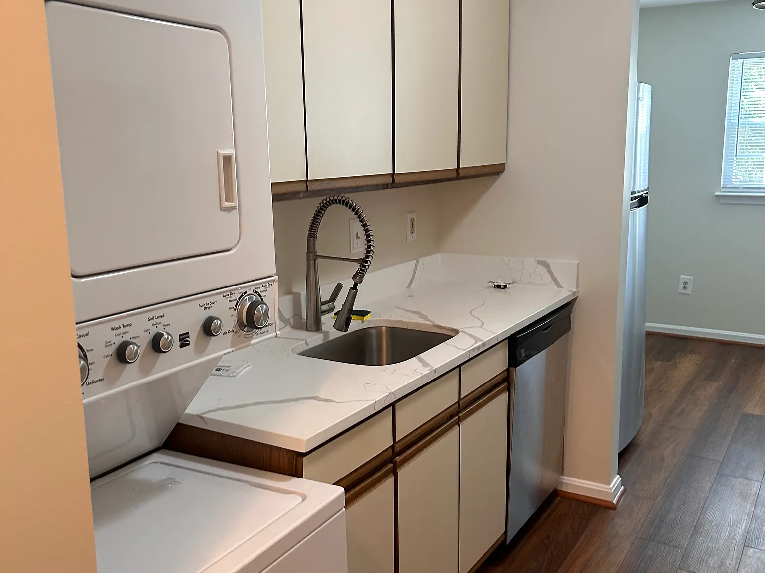 3 bed, 1083 sqft, $2,400 — Photo 4