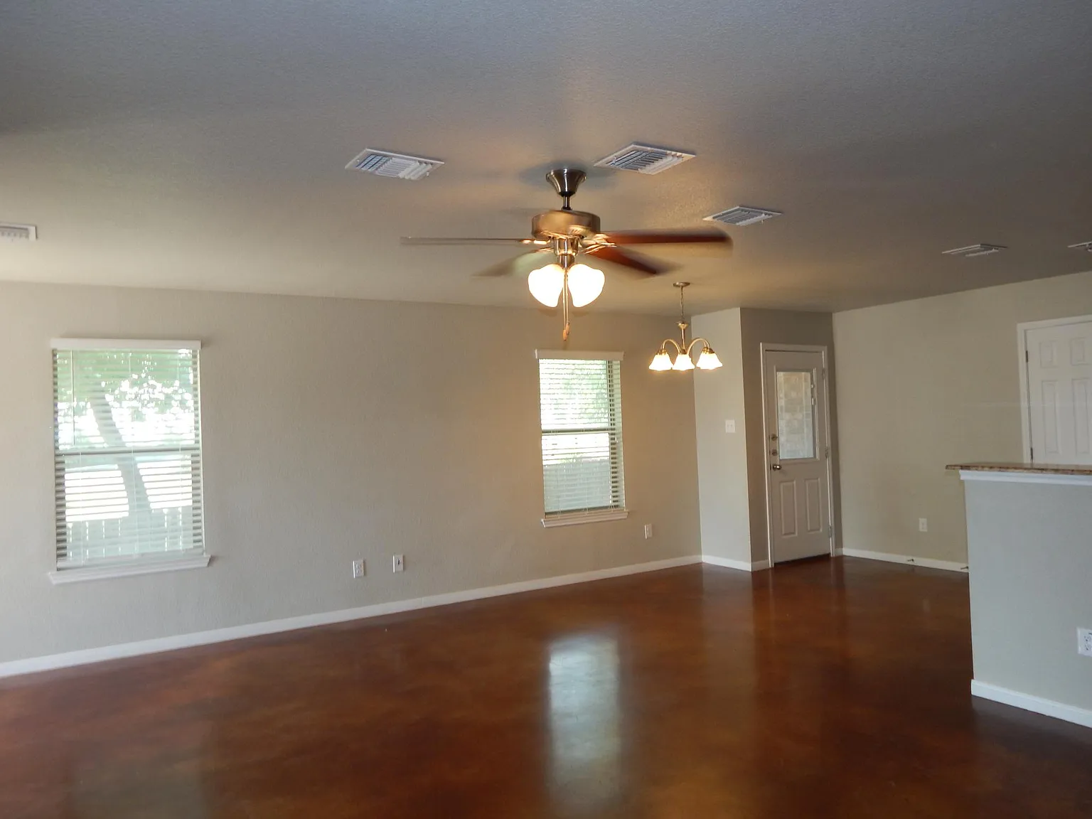 2 bed, 1150 sqft, $1,295 — Photo 2