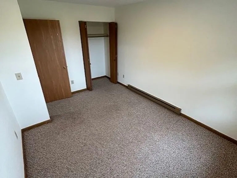 1520 Hawk Cir #F — Photo 11