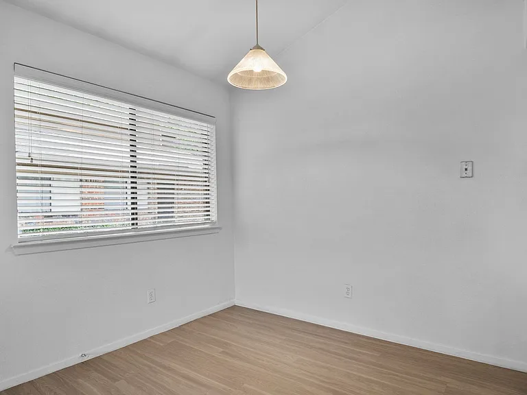 5720 Cedar Creek Dr — Photo 10