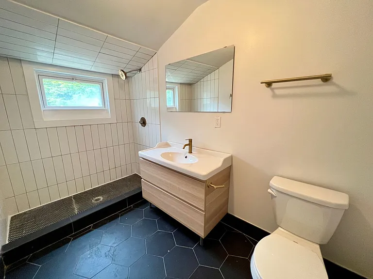 420 Whitney Ave — Photo 34