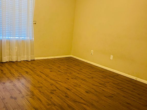 4th image of 225 W 1st St Unit 132