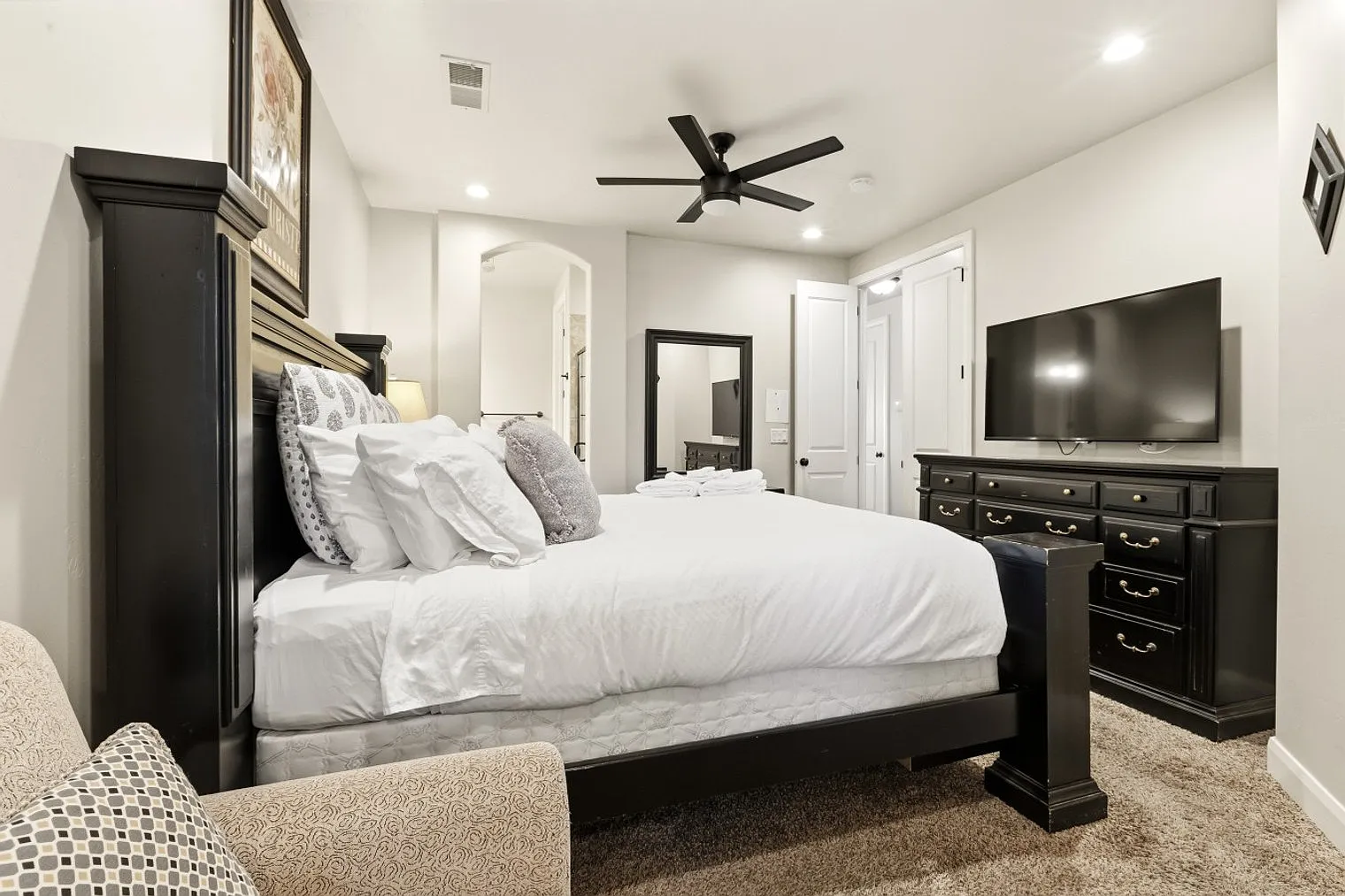 4 bed, 3.0 bath, 1754 sqft, $3,840 — Photo 2