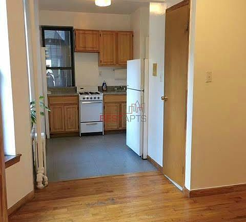 5th image of 265 E 10th St APT 4