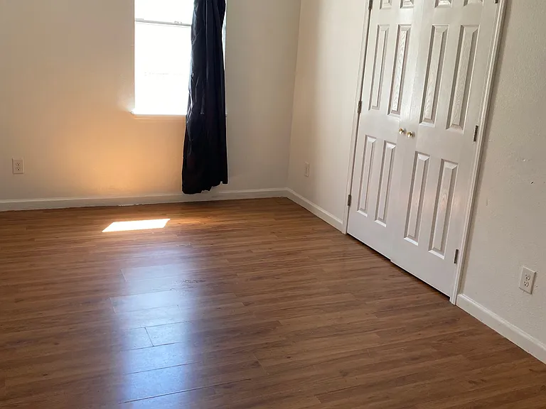 2523 Onzaga St — Photo 3