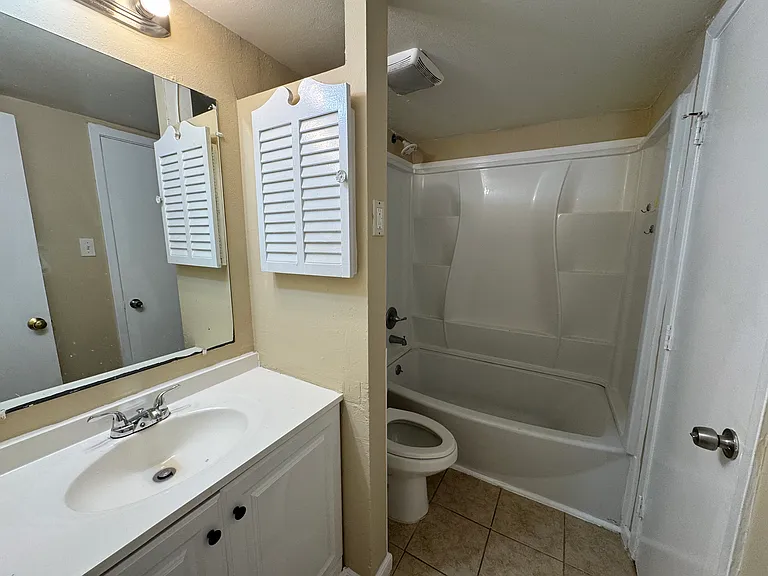 1034 W Village Ct #C — Photo 6