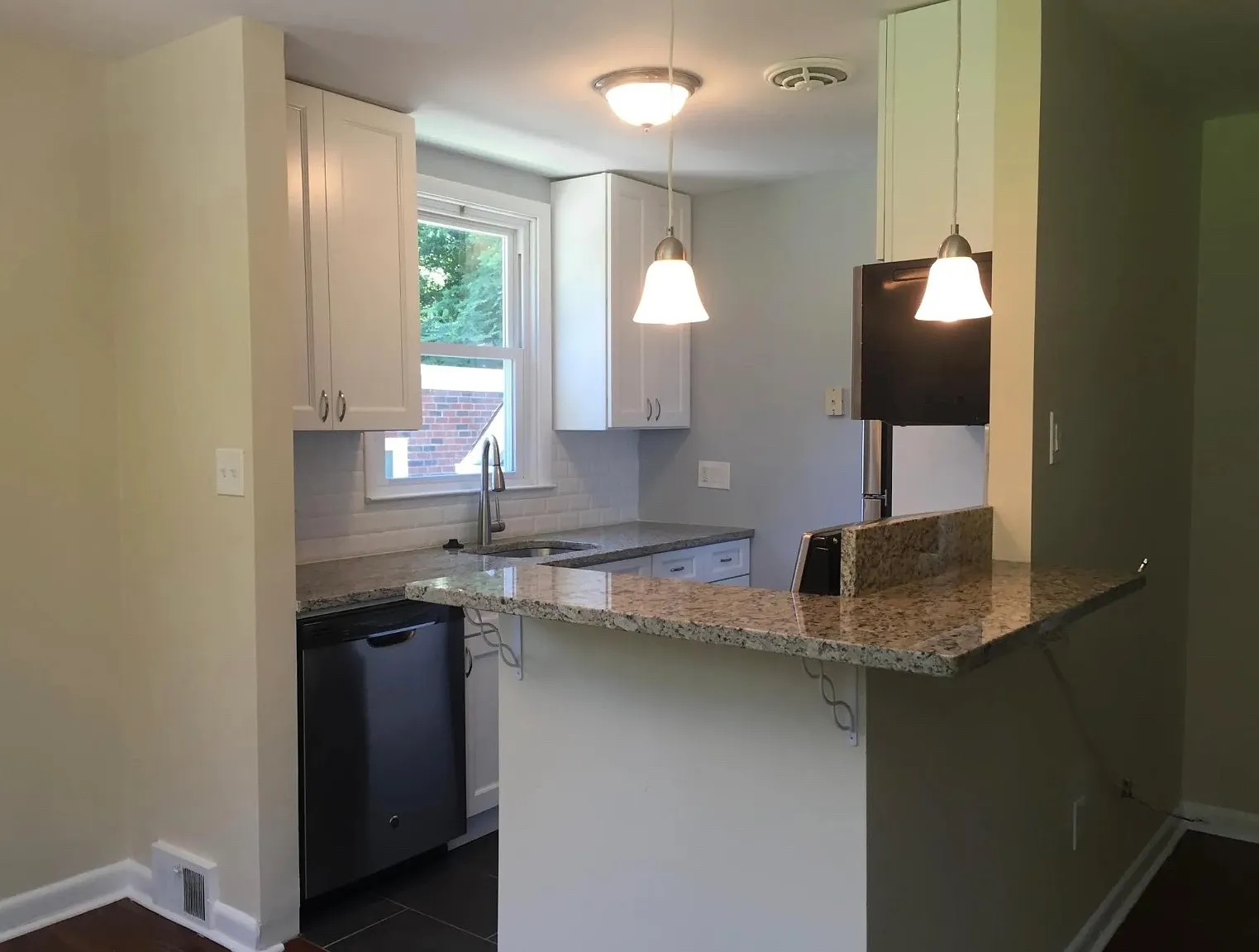 2 bed, 840 sqft, $1,750 — Photo 3