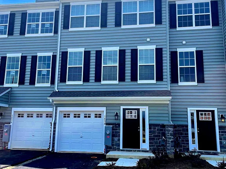 1434 Carrick Ct — Photo 1