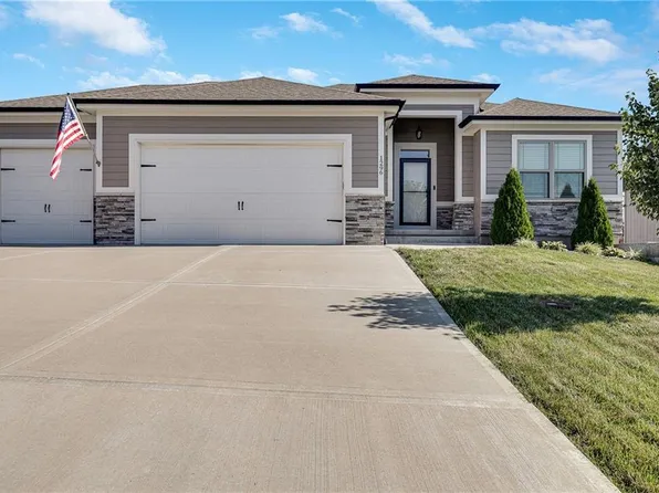 1296 NW Lindenwood Dr, Grain Valley, MO 64029