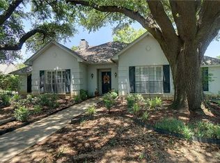 1105 Auburn Dr, Arlington, TX 76012