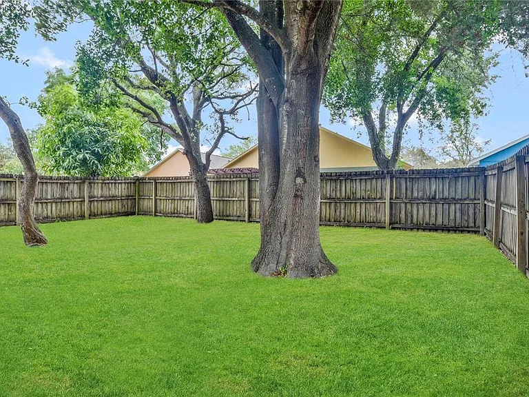 6369 Livewood Oaks Dr — Photo 13