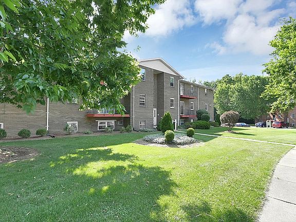 3rd image of 5479 Camelot Dr APT 18