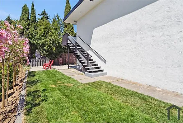 3441 Laguna Ave #1 — Photo 29