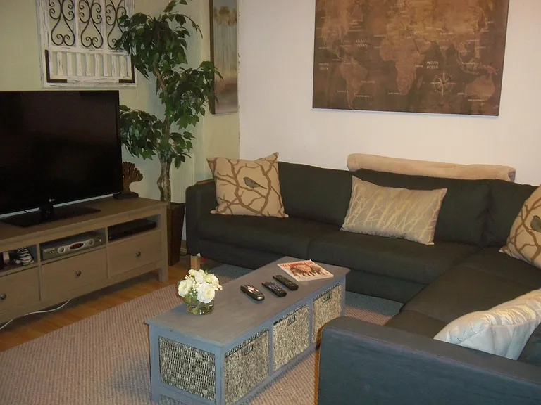 1625 Wallace St #3F — Photo 4