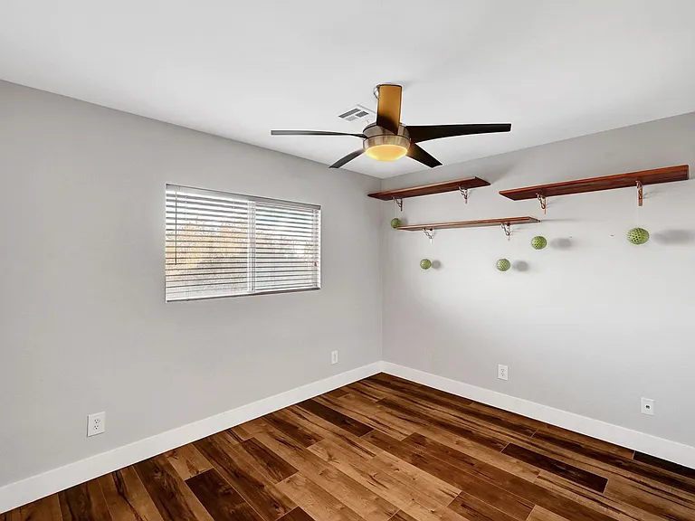 812 Sistine St — Photo 30