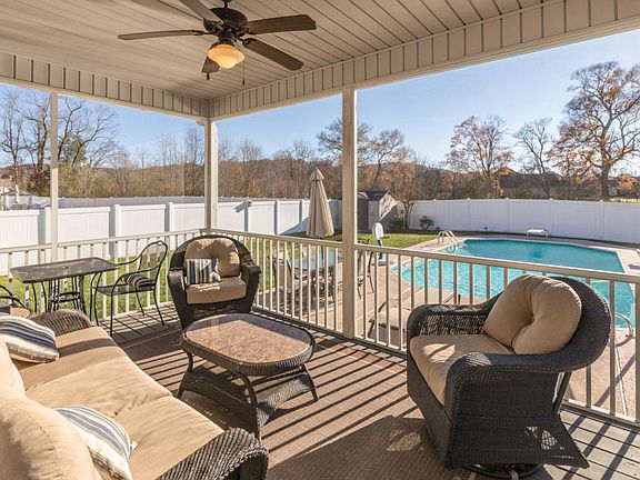 3rd image of 992 Manassas Dr #285