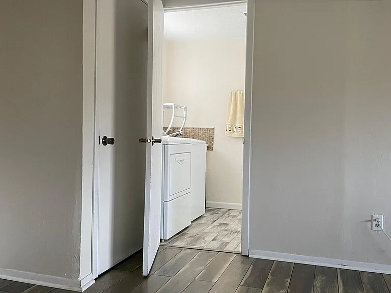 325 Catalina Dr — Photo 30