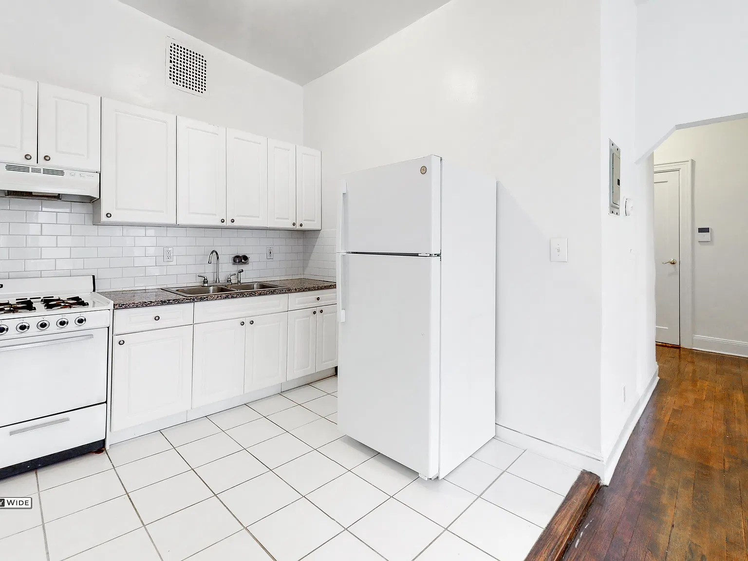 922 Third Avenue — Photo 4