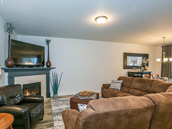 5th image of 4526 SE Satinwood St