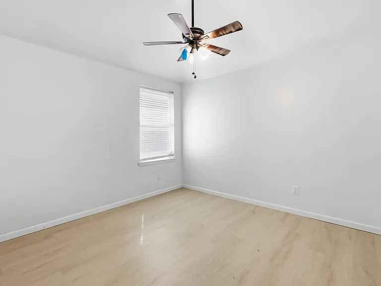 417 Niagara Falls Dr — Photo 31