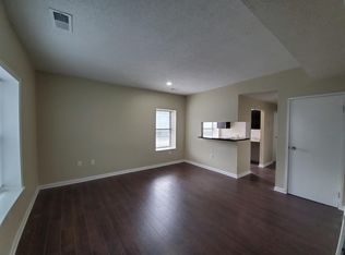 3220 Harrison St APT 2C, Kansas City, MO 64109