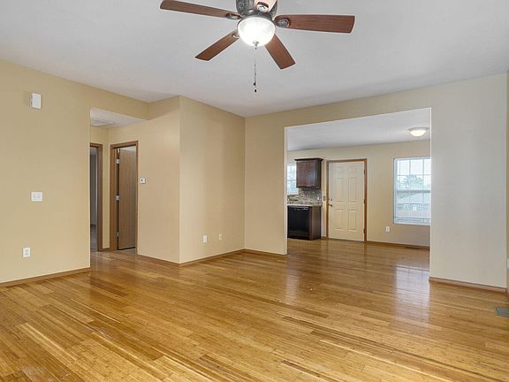 5th image of 772 S Hackberry Avenue