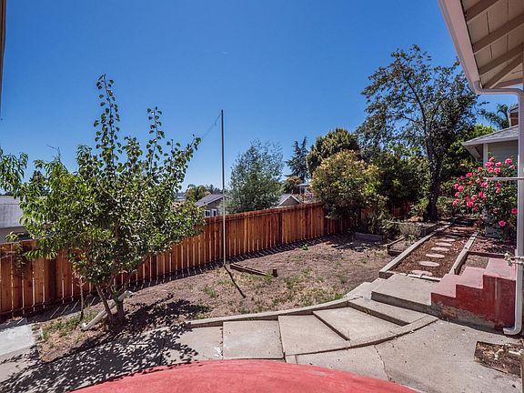 5th image of 3521 Mission Dr