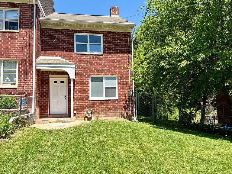 767 Clermont Ave — Photo 1