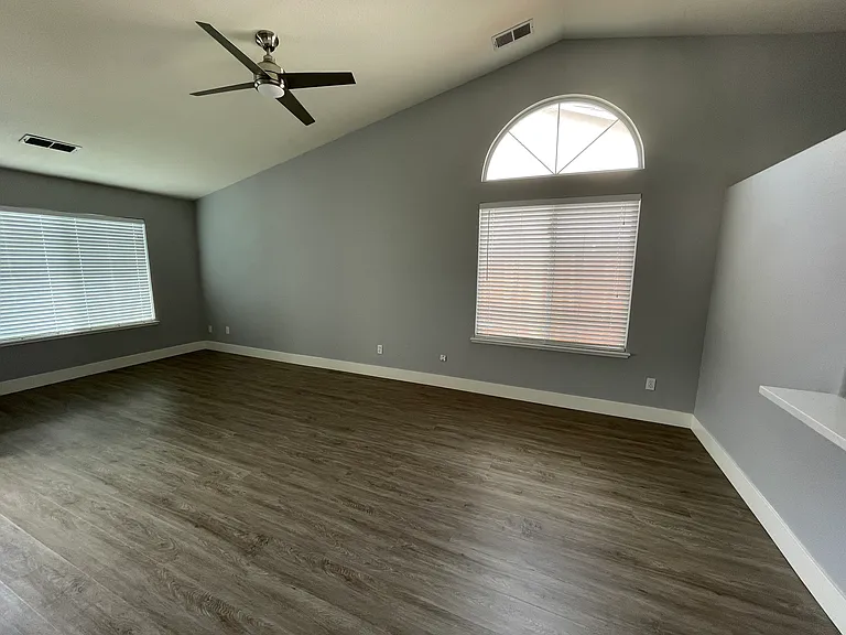 9361 Castleview Dr — Photo 18