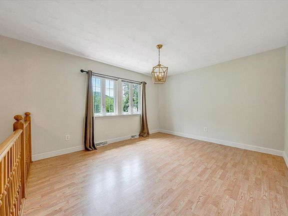 4th image of 1602 Glenwood Cir SE