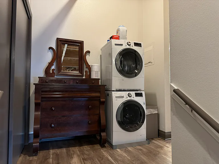 308 W 8th St #310 — Photo 7