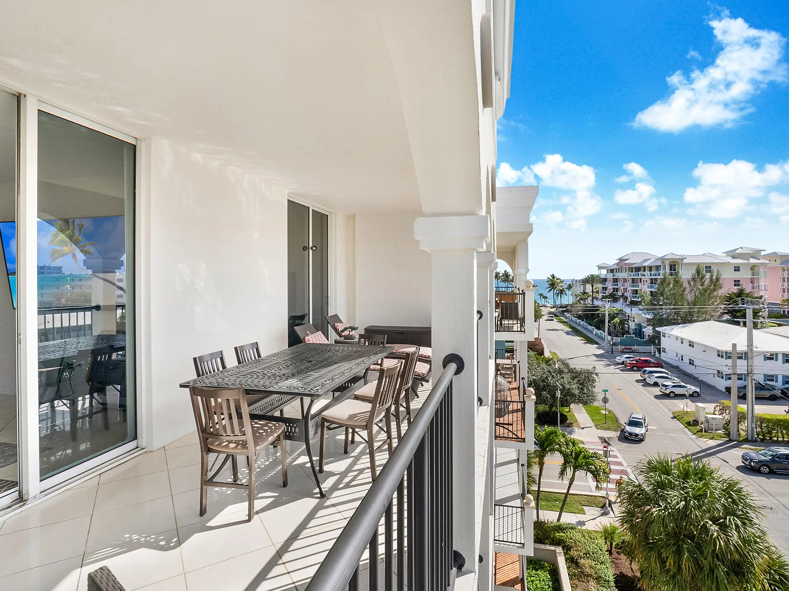 2 bed, 2.0 bath, 1610 sqft, $5,500 — Photo 2