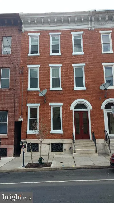 13 E Walnut St photo 1