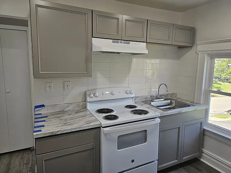275 Grove St #3 — Photo 10