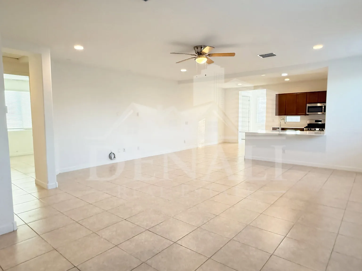 4 bed, 2.0 bath, 1800 sqft, $2,195 — Photo 3