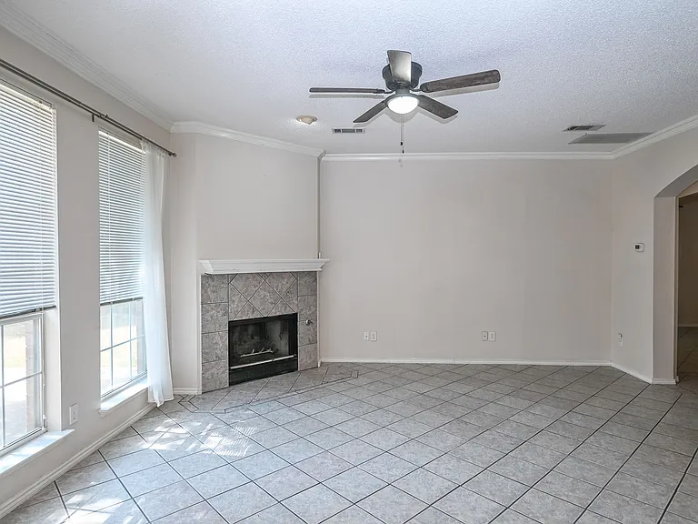 2100 Newport Dr — Photo 17