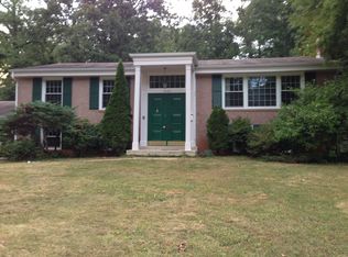 9120 Kristin Ln, Fairfax, VA 22032