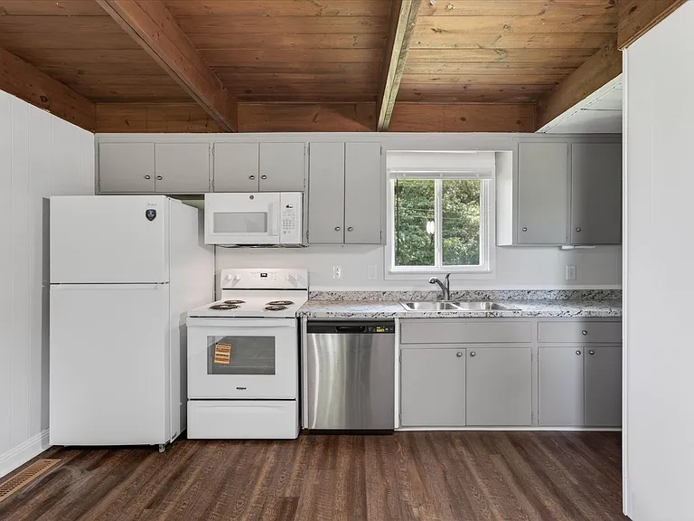 444 Appleton Dr — Photo 15