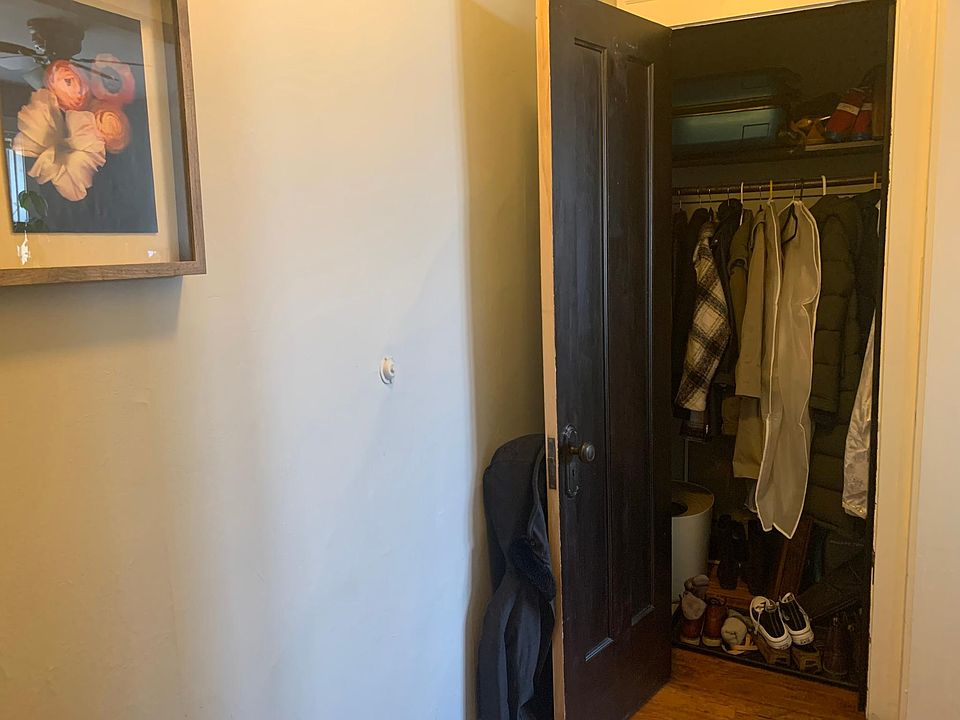 Entryway with closet