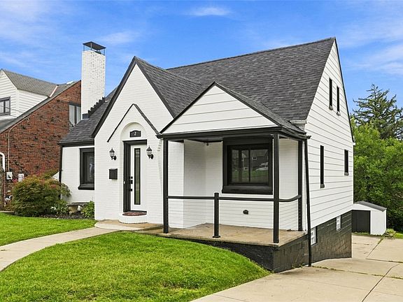 3rd image of 2 Windridge Dr