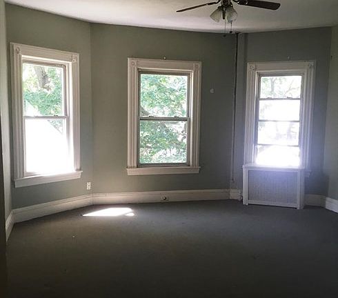 5th image of 745 Riverview Ave
