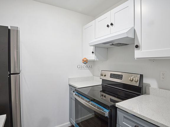 2nd image of 811 Elsmere Pl #2A